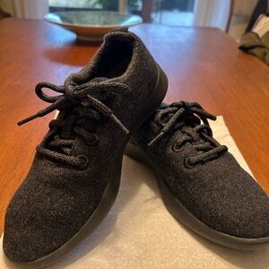 Allbirds Women's Wool Runners Black w Black Soles Size 7. Perfect condition